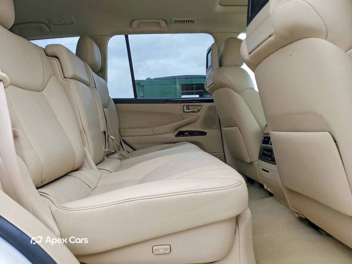 Lexus LX 2013