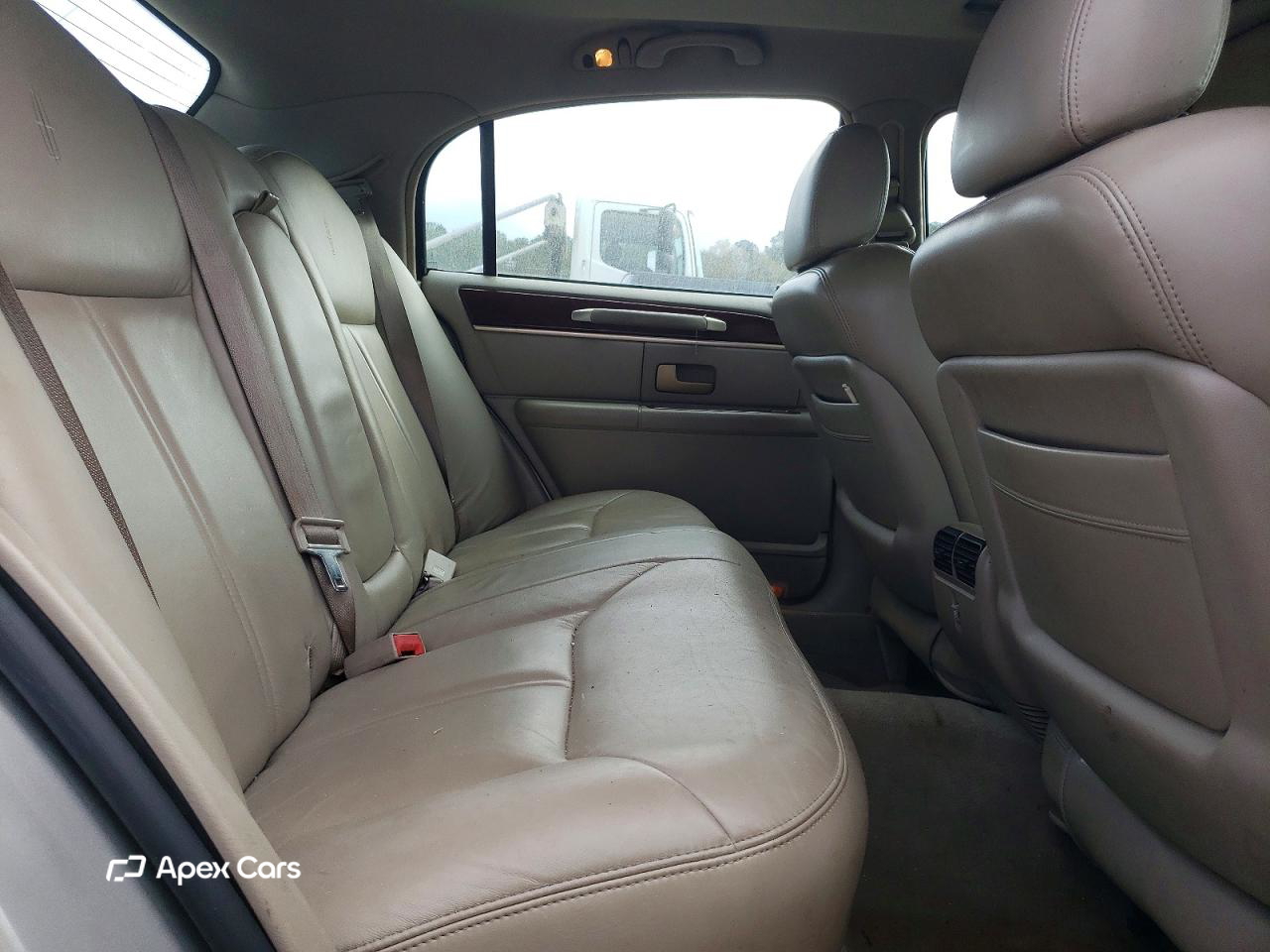 Town Car 2004