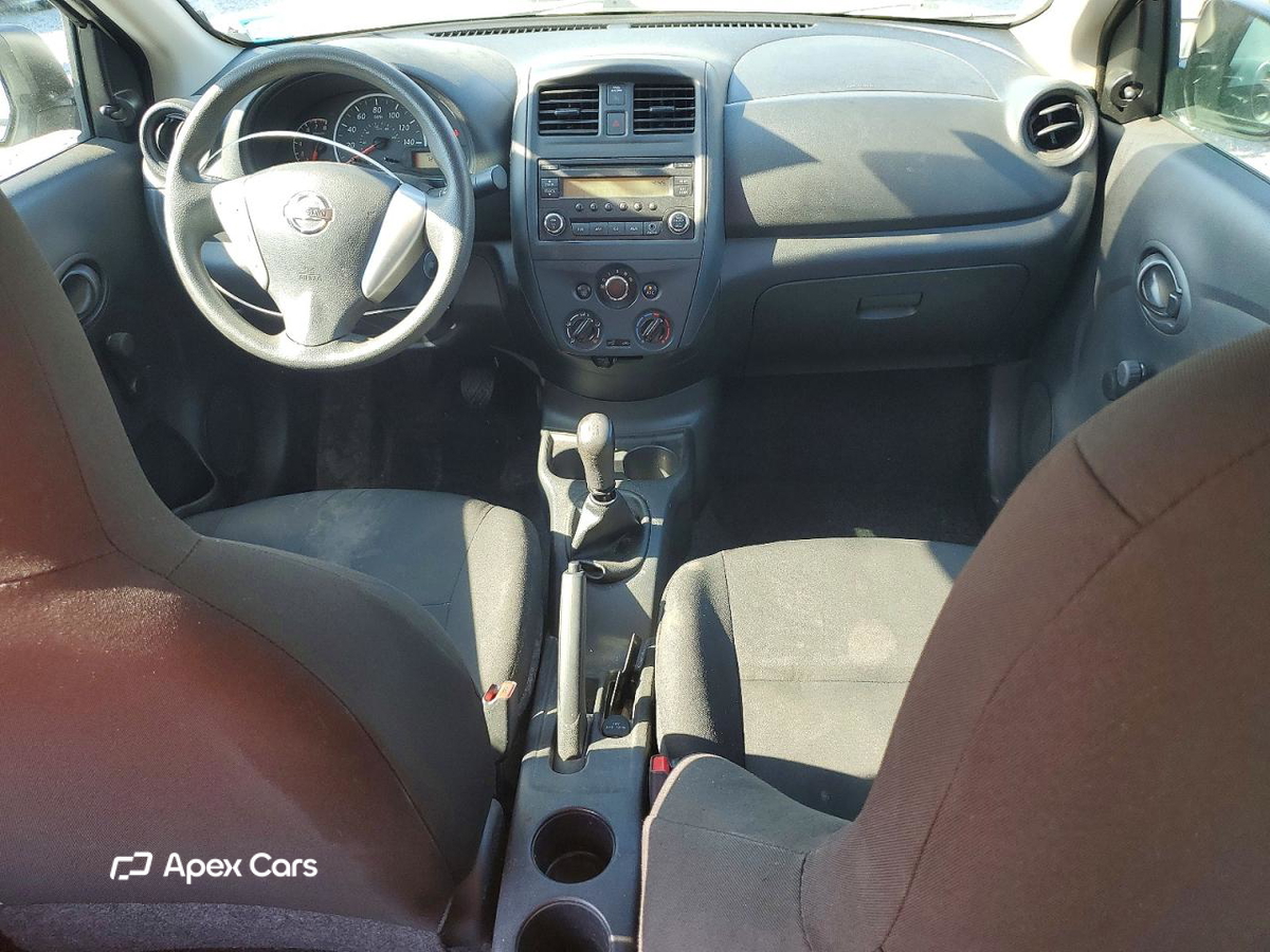 Nissan Versa 2015