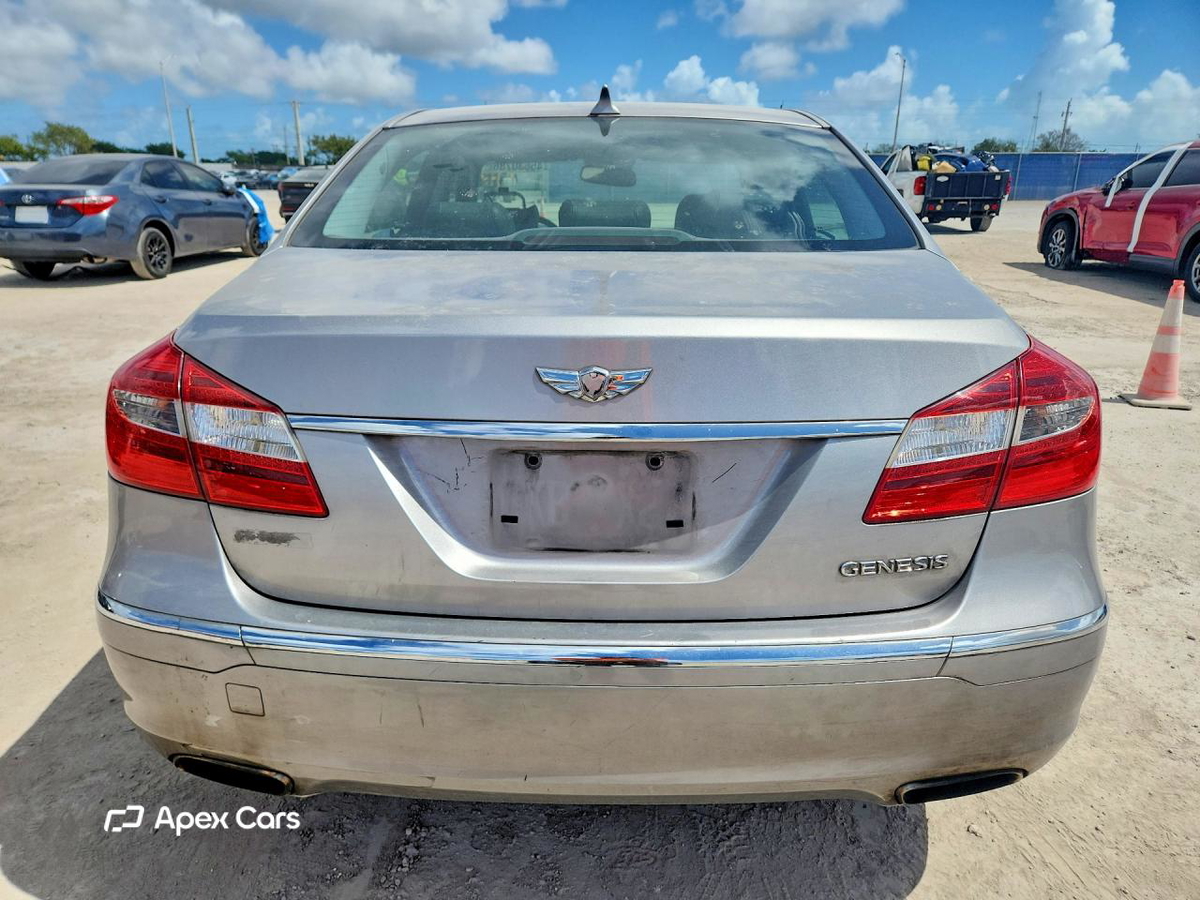 Hyundai Genesis 2013