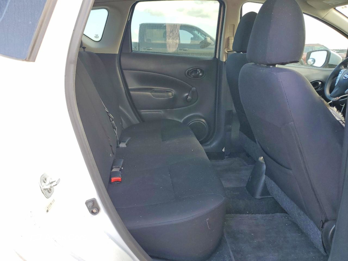 Nissan Versa 2015