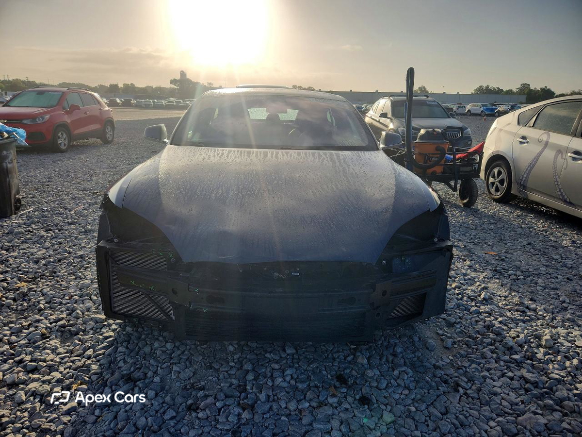 Tesla Model S 2020