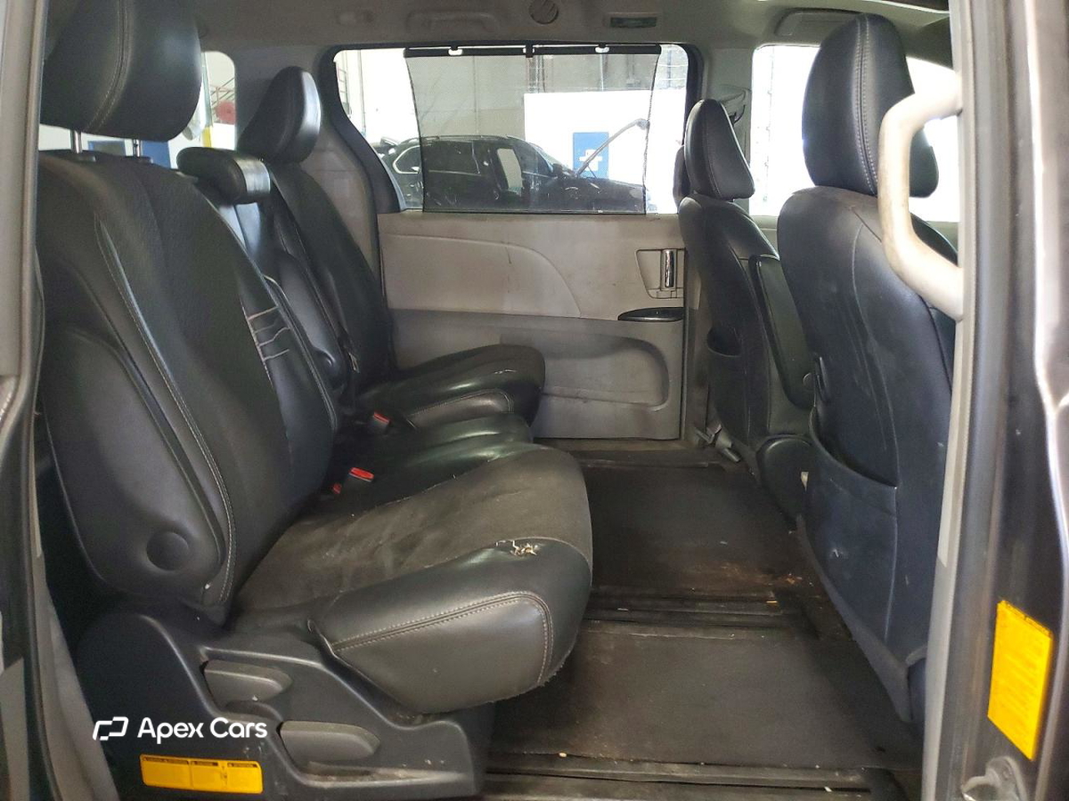 Toyota Sienna 2011