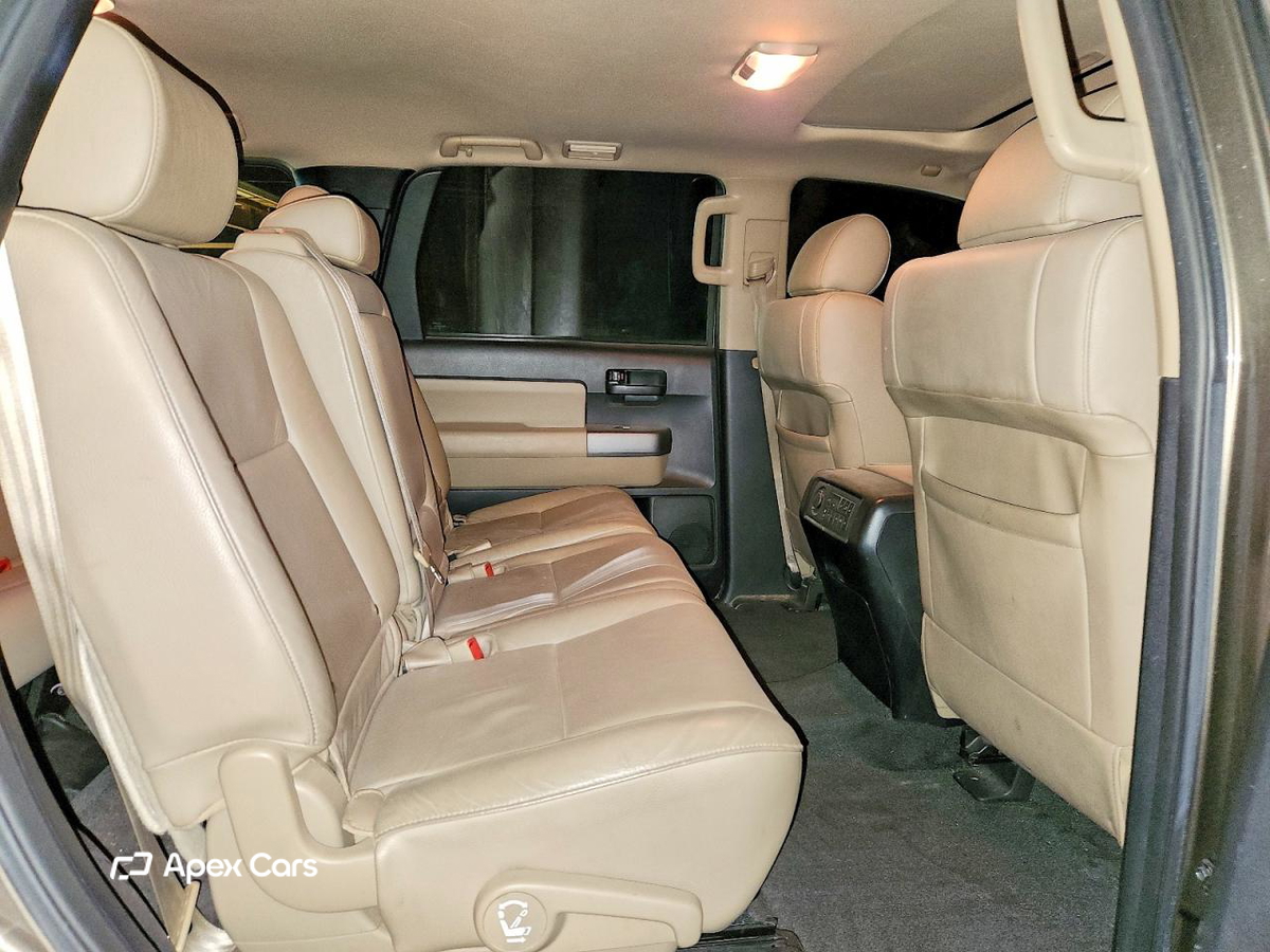 Toyota Sequoia 2016