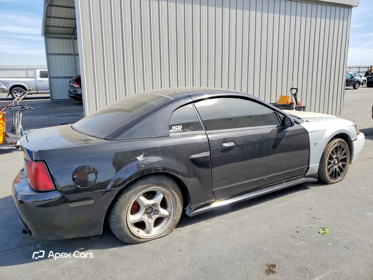 Ford Mustang 2000