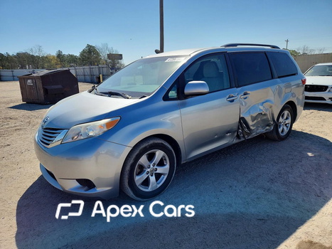 Toyota Sienna 2015 - Image 1 of 15