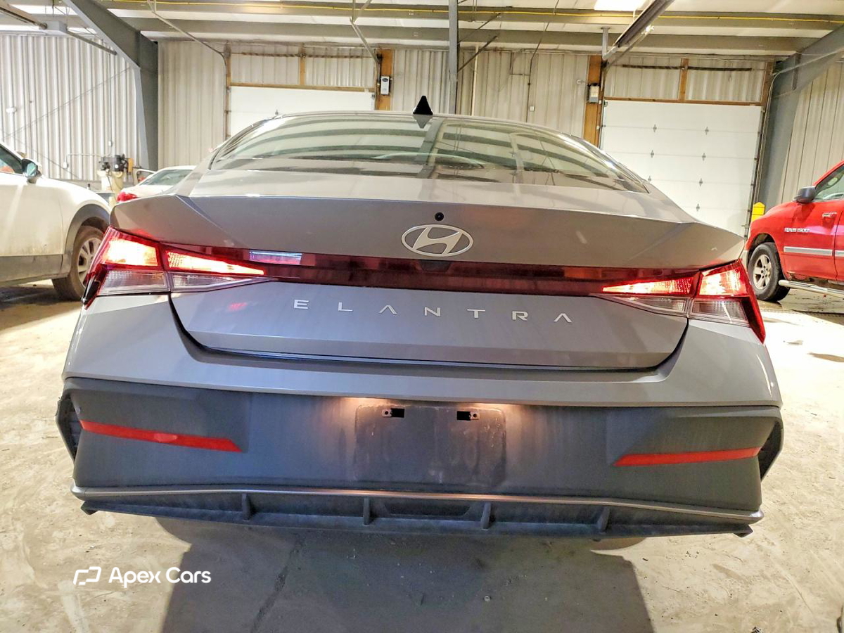 Hyundai Elantra 2024