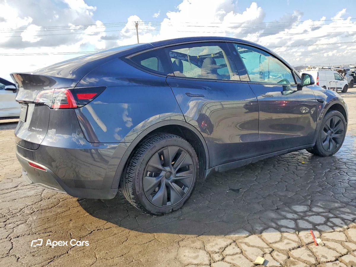 Tesla Model Y 2025