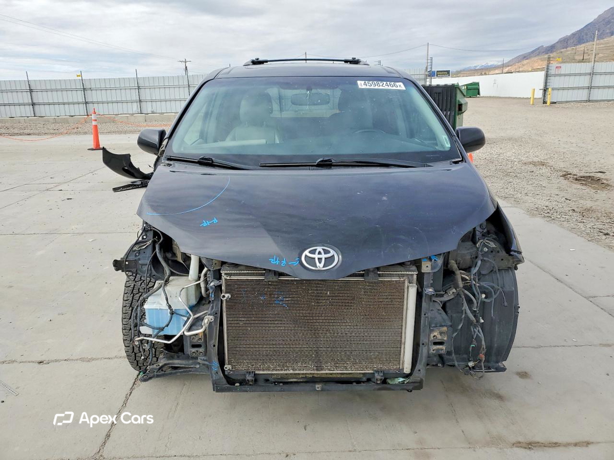 Toyota Sienna 2016