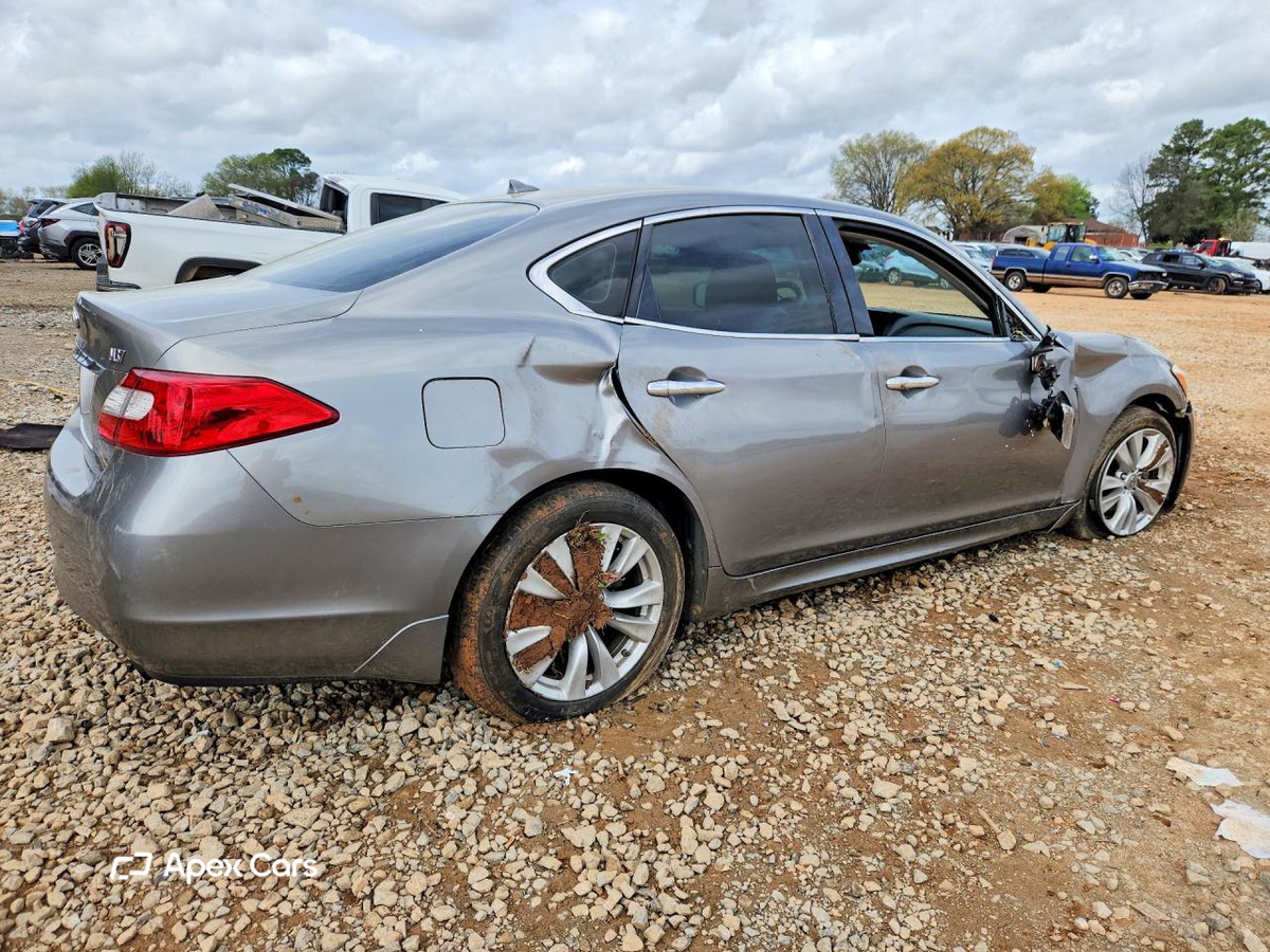 Infiniti M 2011
