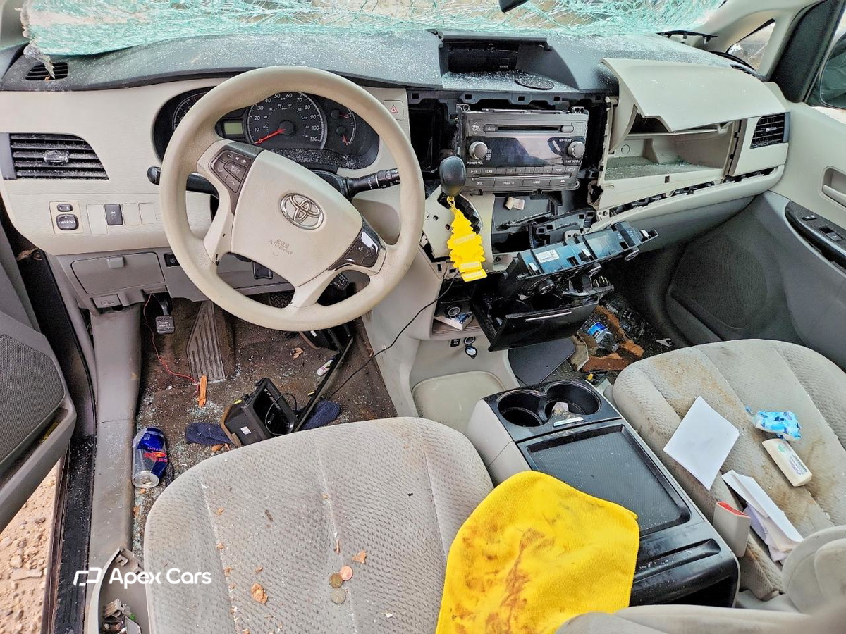 Toyota Sienna 2011