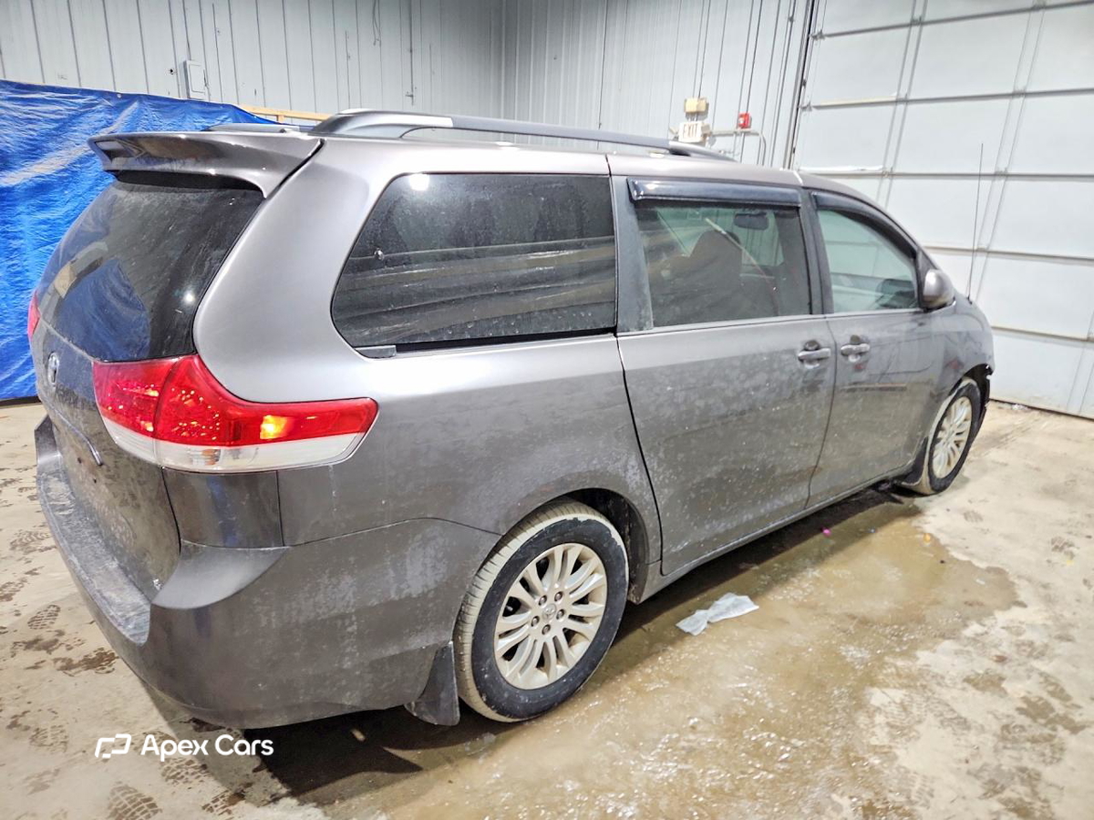 Toyota Sienna 2014