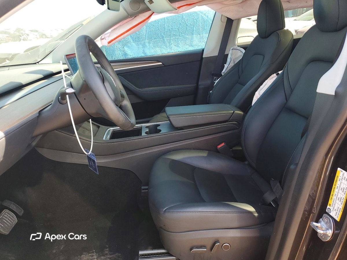 Tesla Model Y 2025