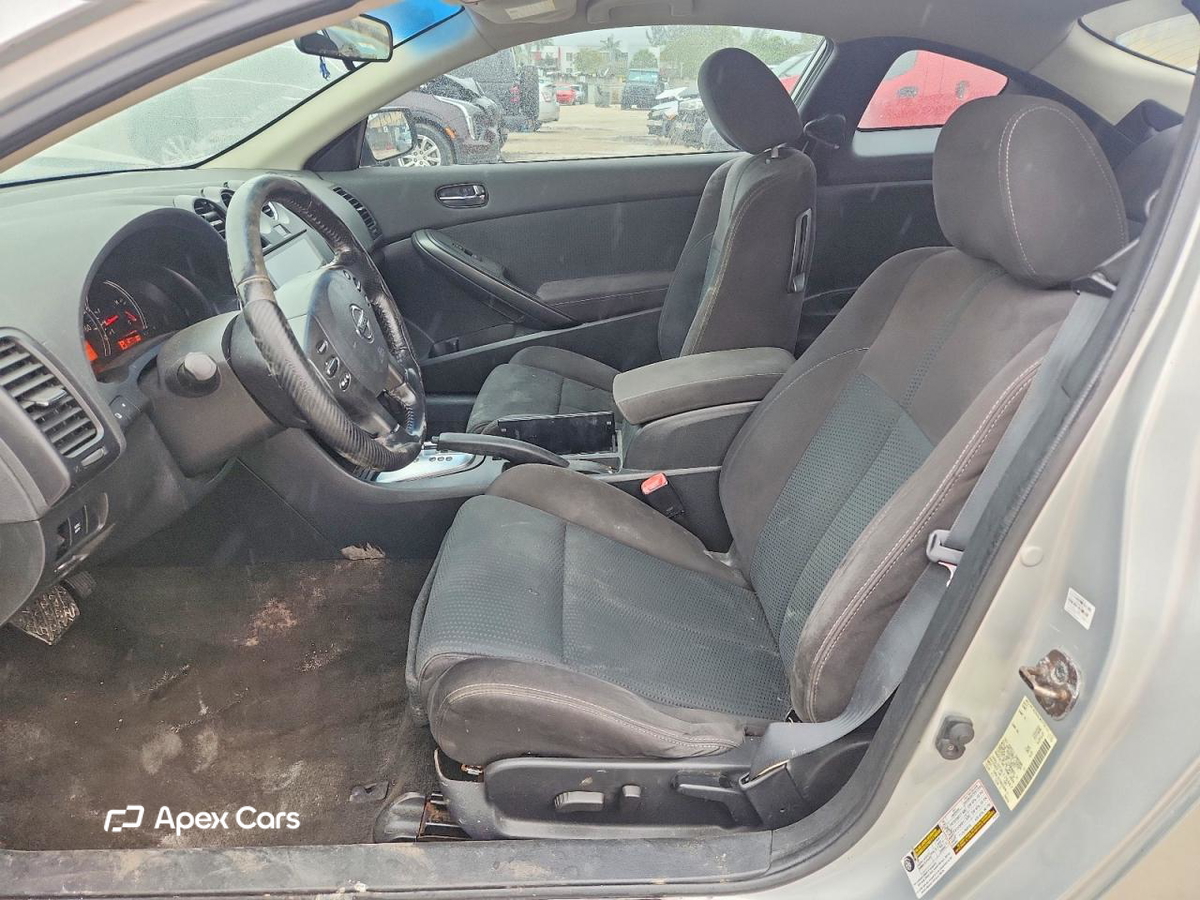 Nissan Altima 2010