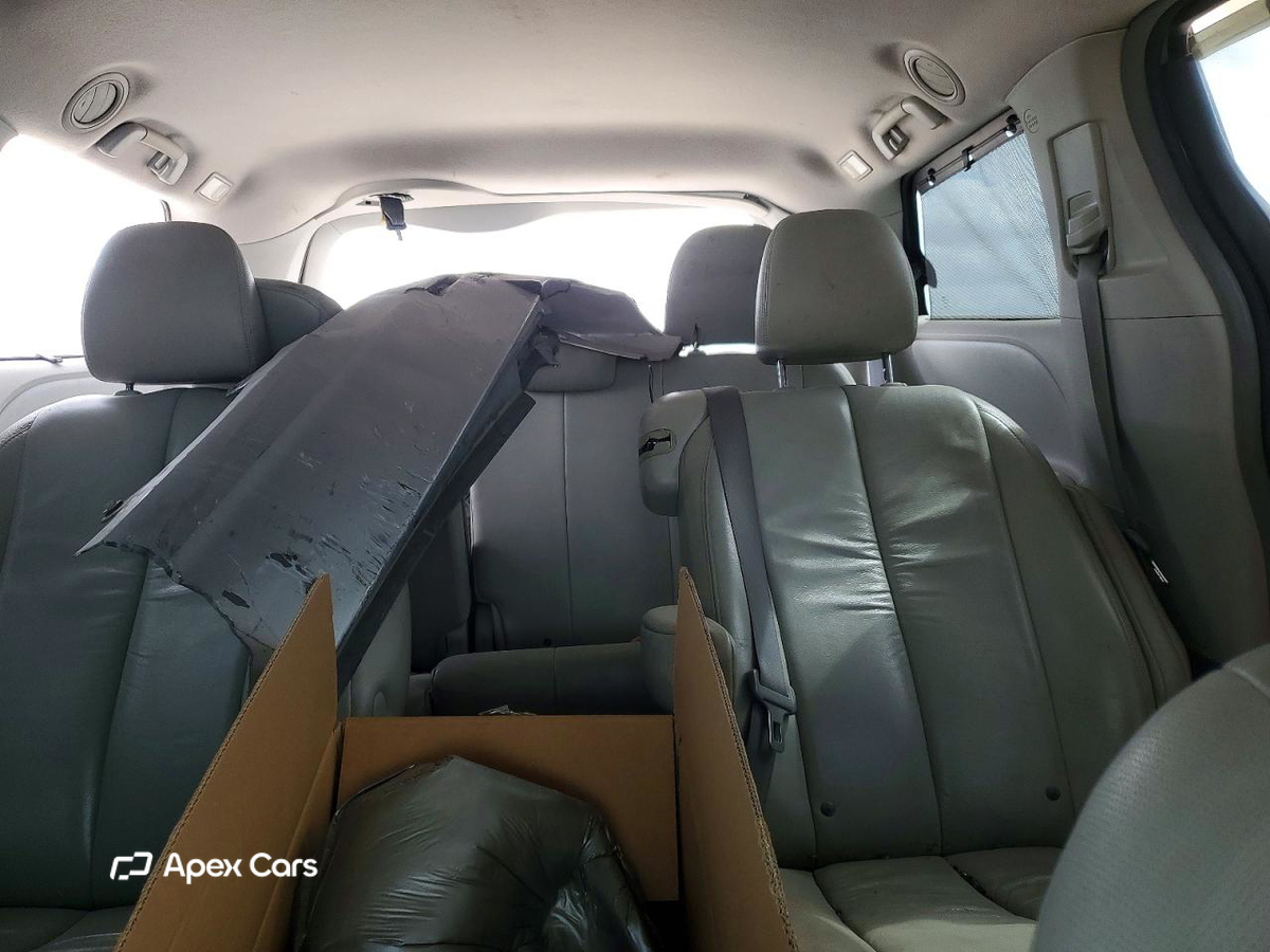 Toyota Sienna 2011