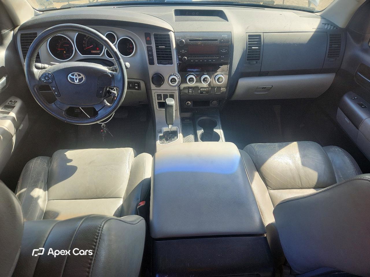 Toyota Sequoia 2010
