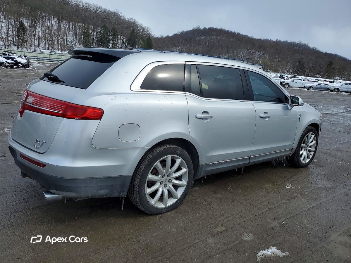 Lincoln MKT 2010