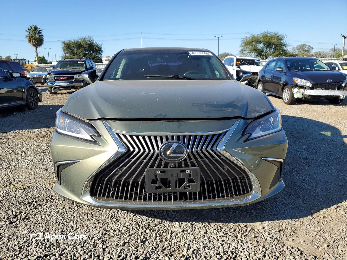 Lexus ES 2019