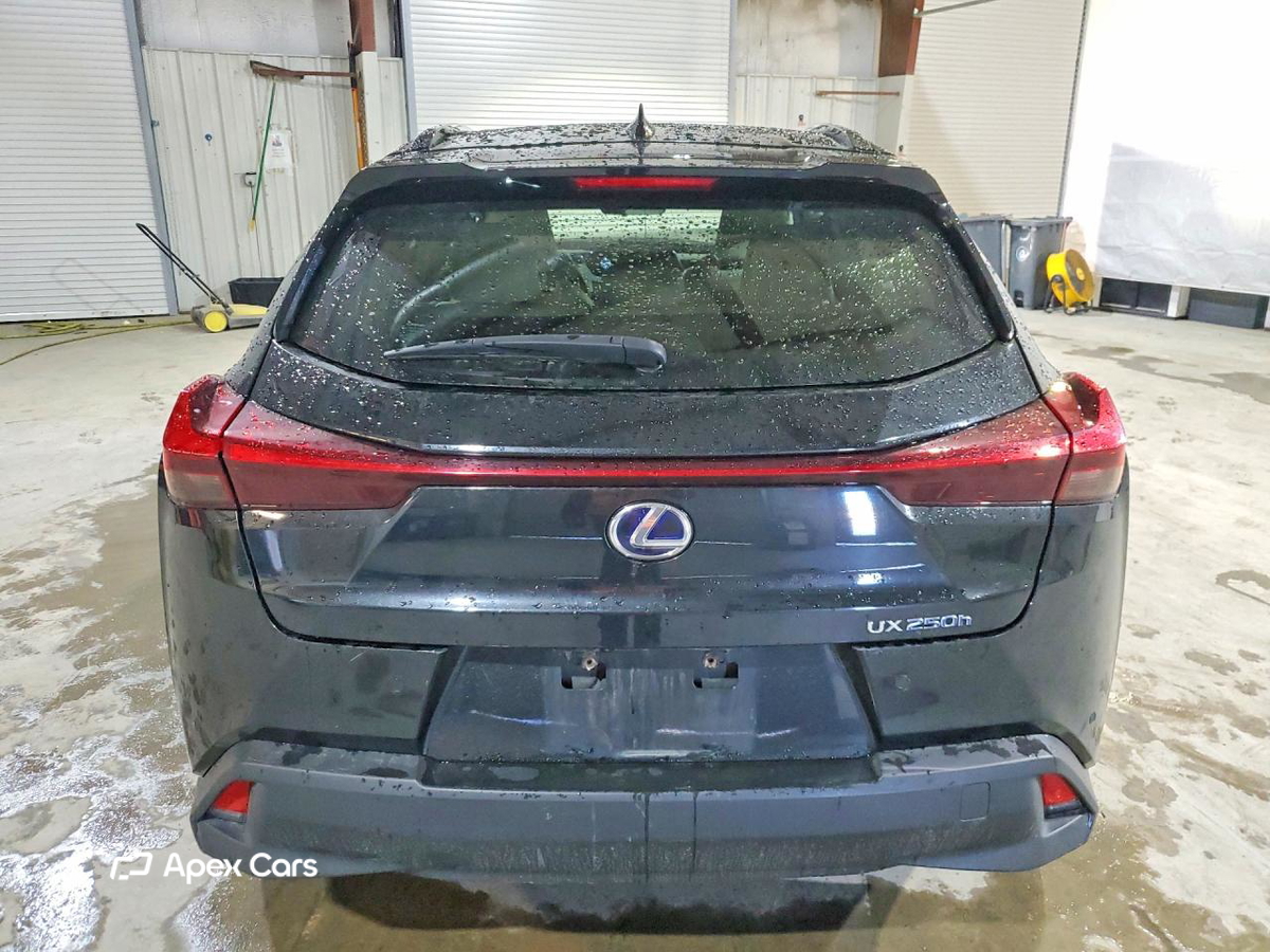 Lexus UX 2021