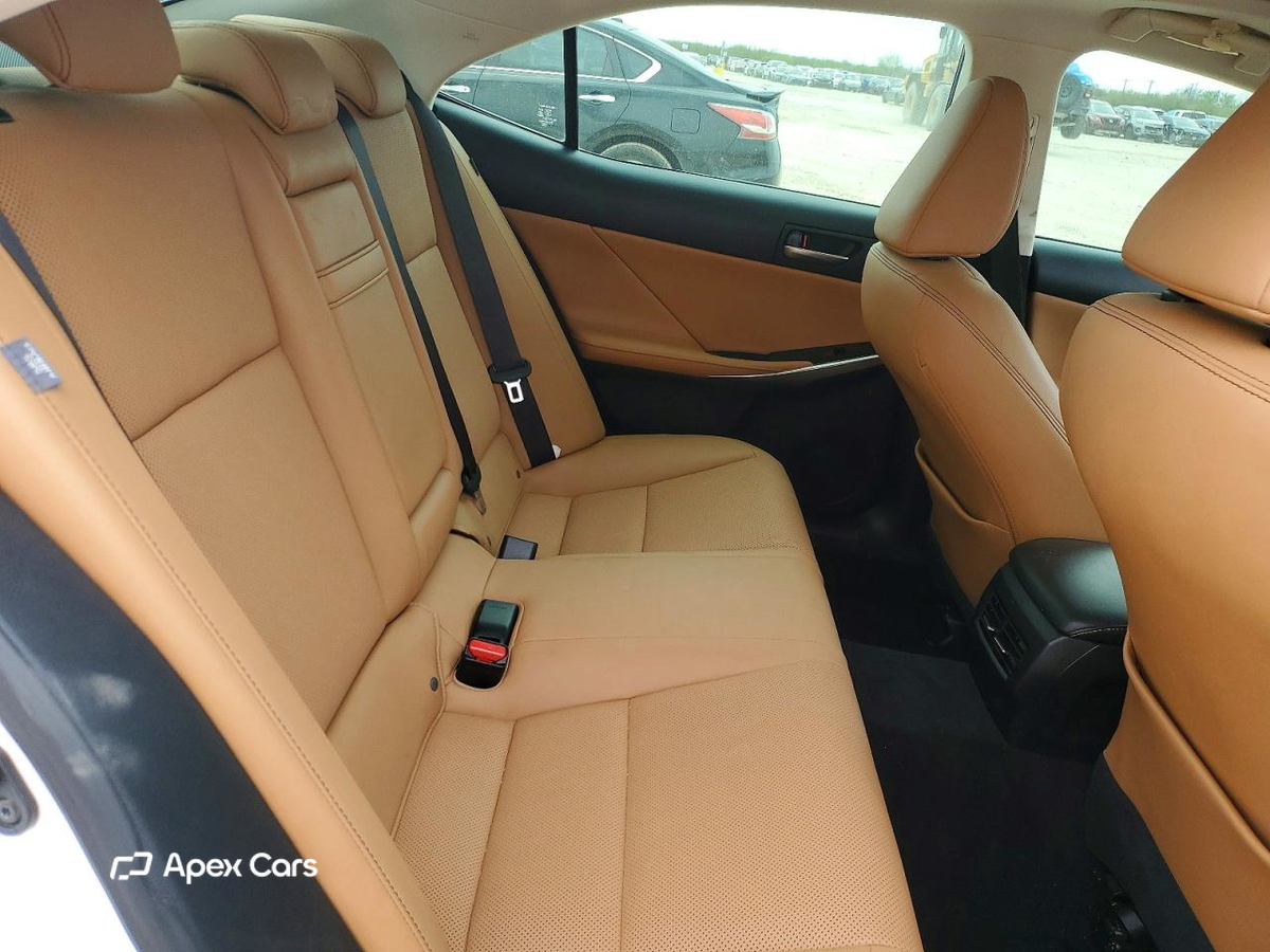 Lexus IS 2019