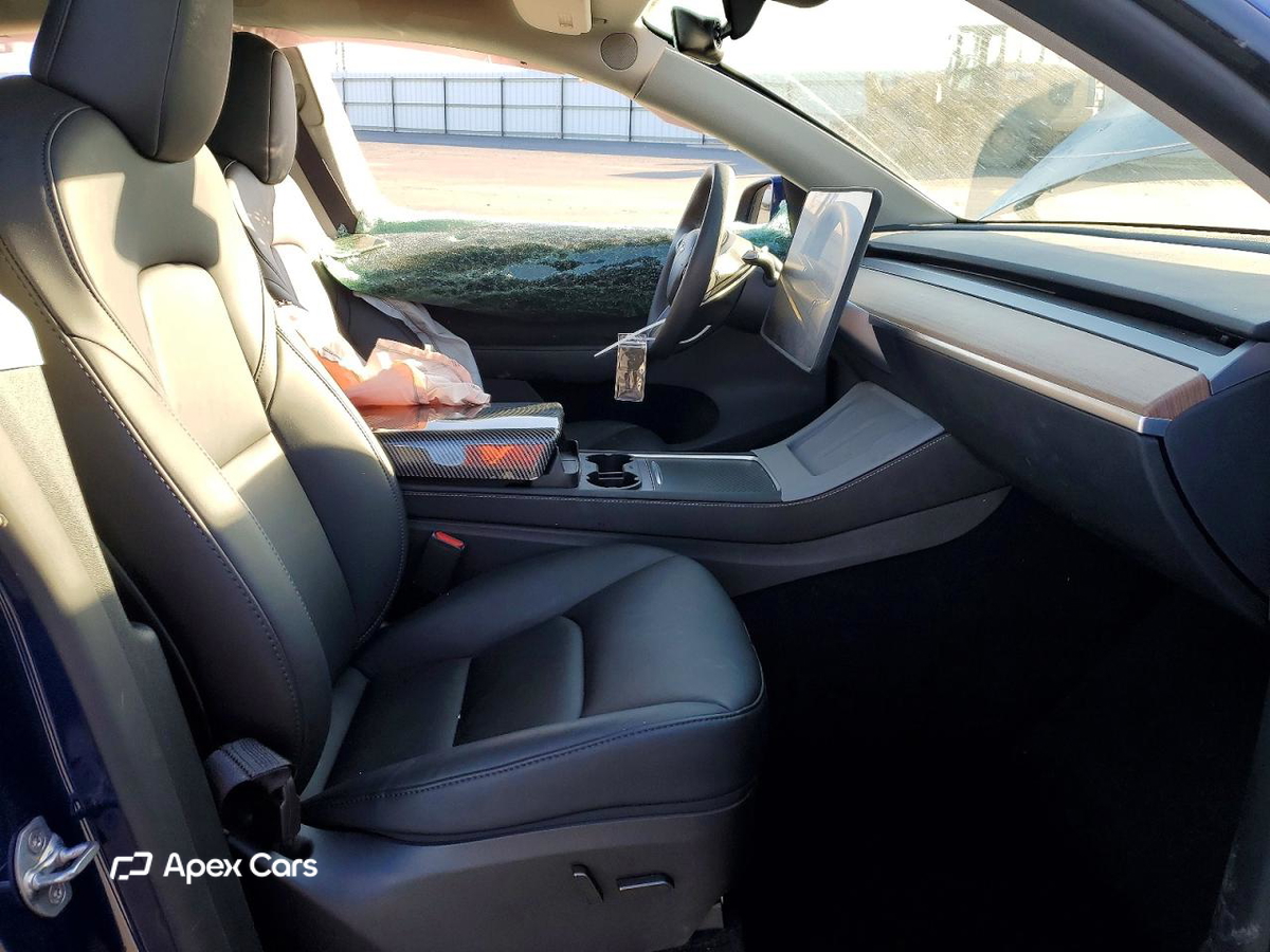 Tesla Model Y 2025