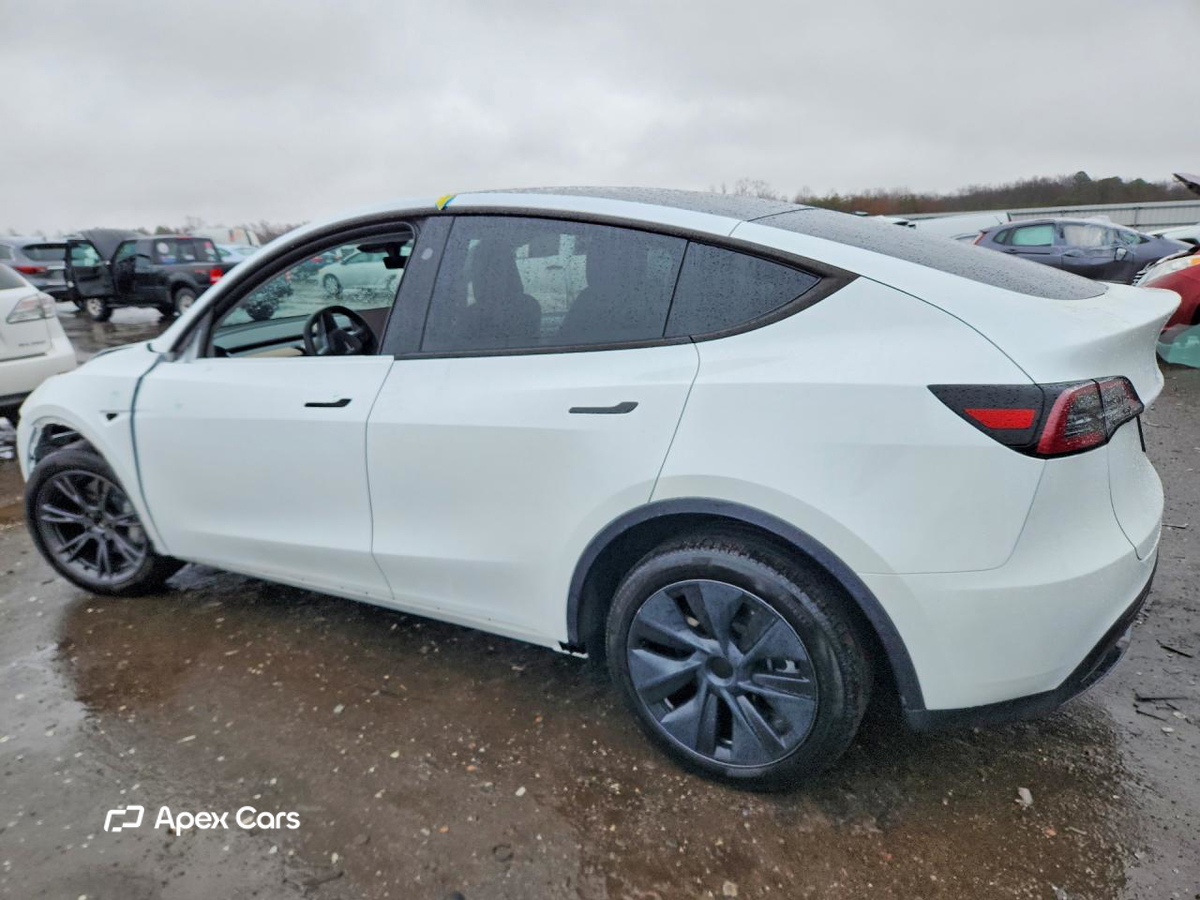 Tesla Model Y 2024