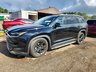 Toyota Highlander 2025 - Image 1 of 14
