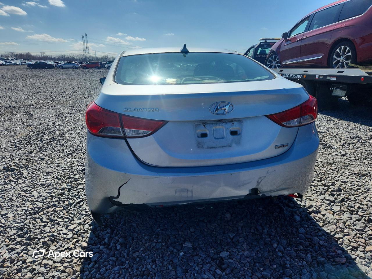 Hyundai Elantra 2012