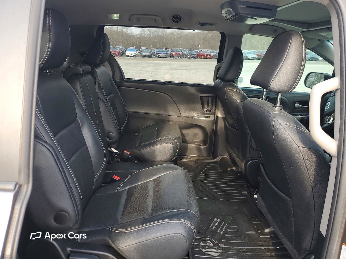 Toyota Sienna 2016