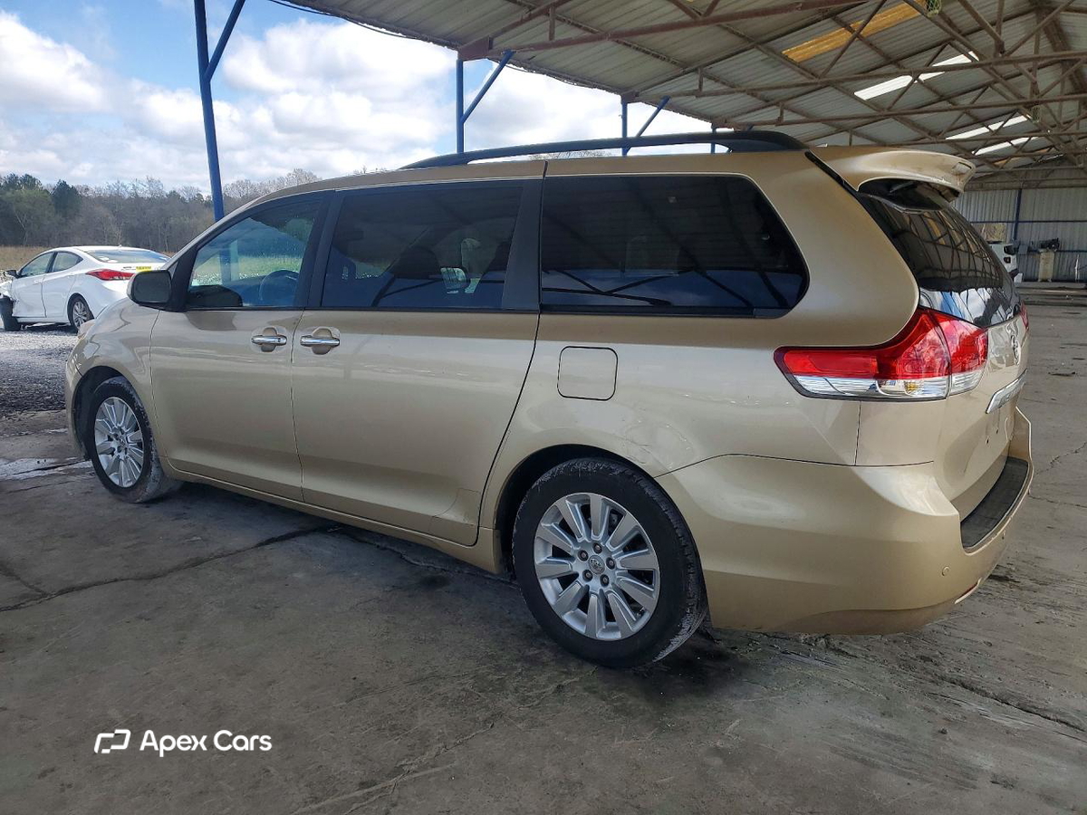Toyota Sienna 2011
