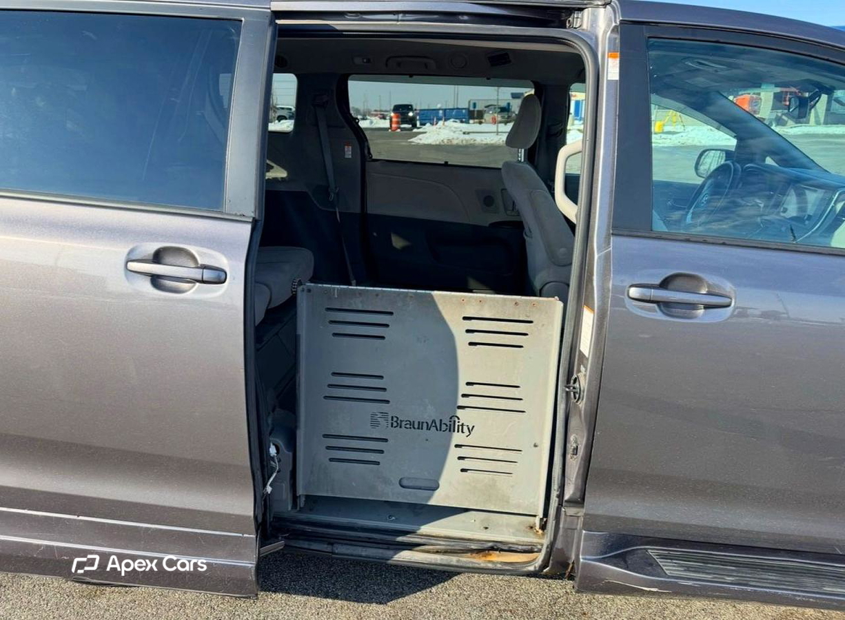 Toyota Sienna 2016