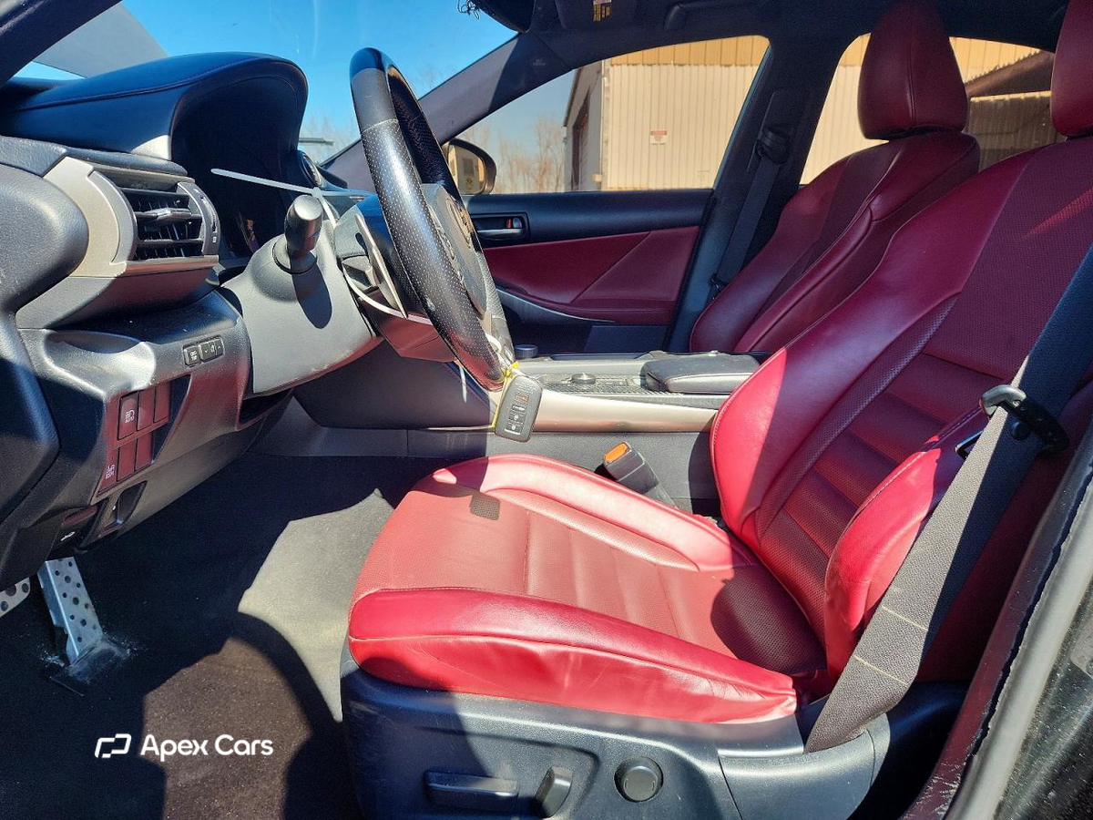 Lexus IS 2019