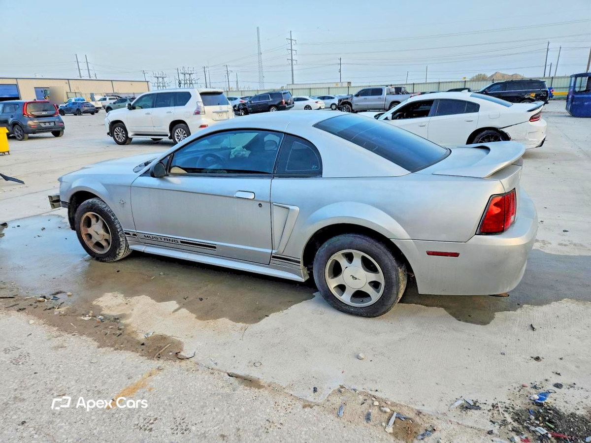 Ford Mustang 2000