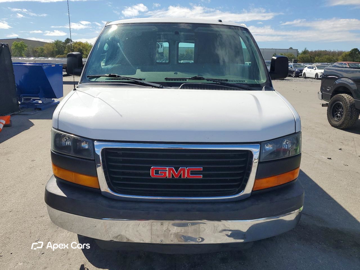 GMC Savana 2015