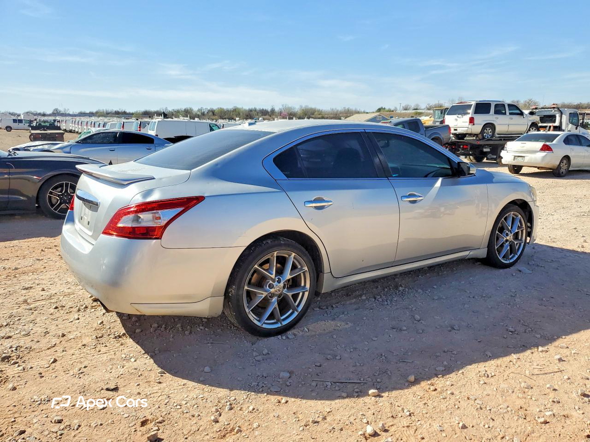 Nissan Maxima 2010