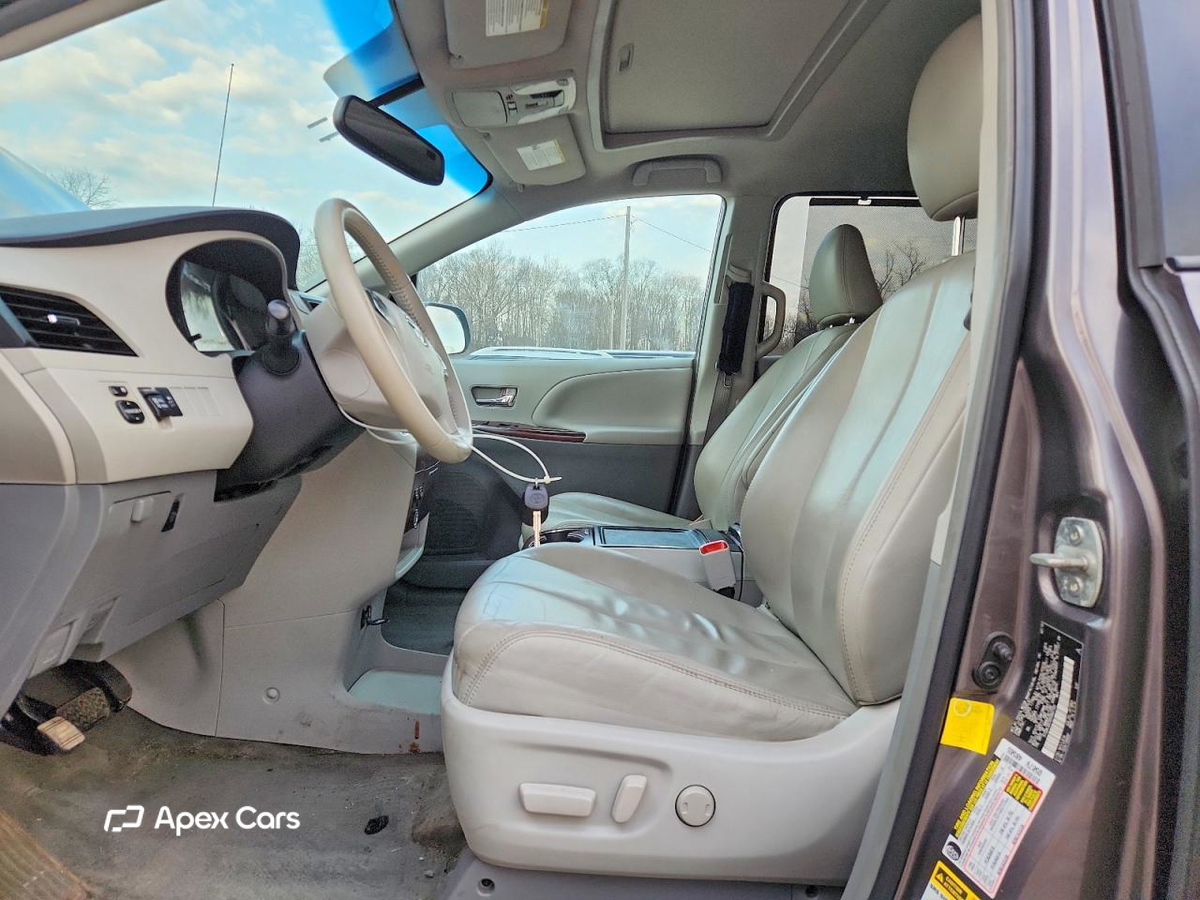 Toyota Sienna 2013
