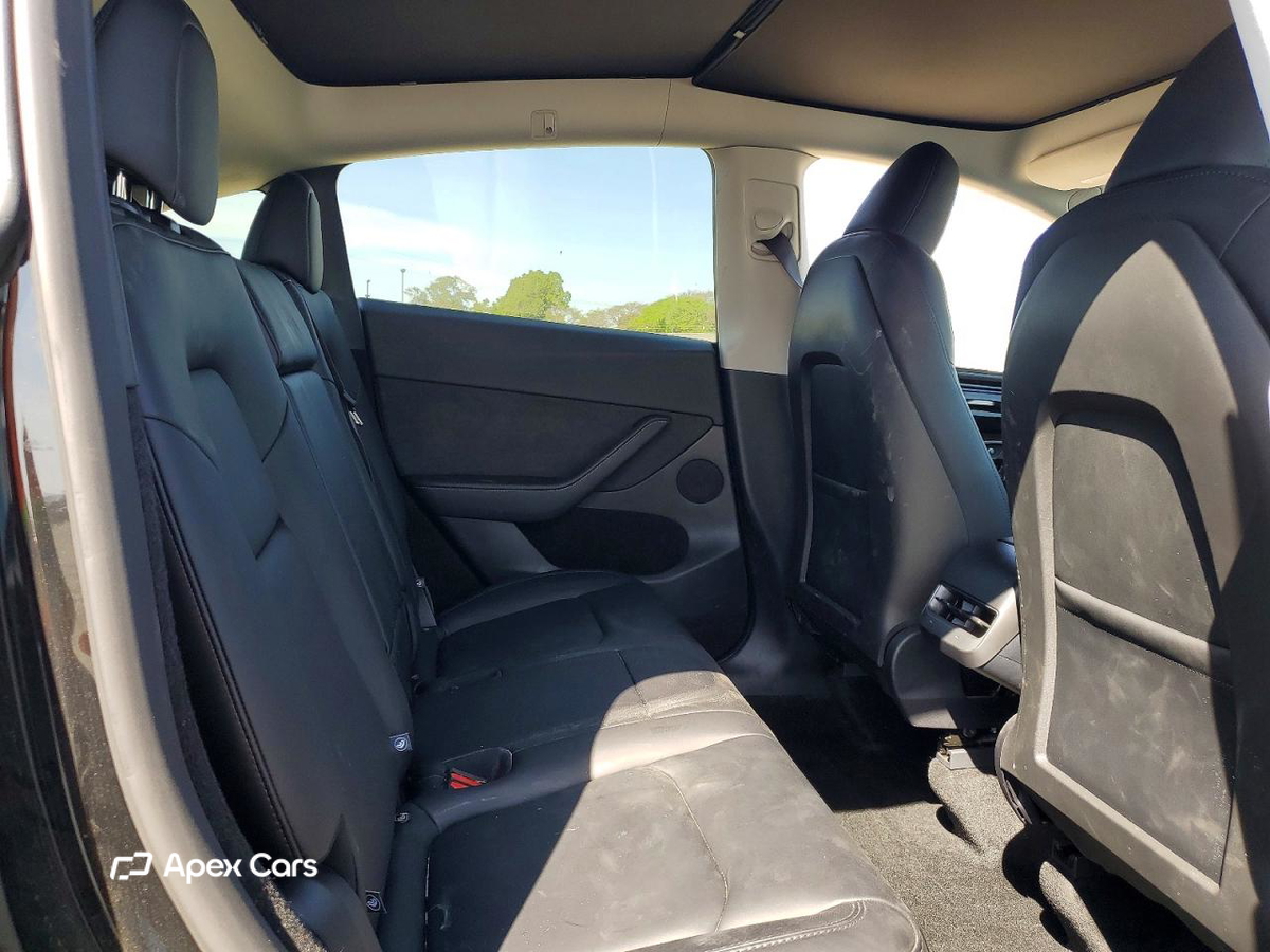 Tesla Model Y 2025