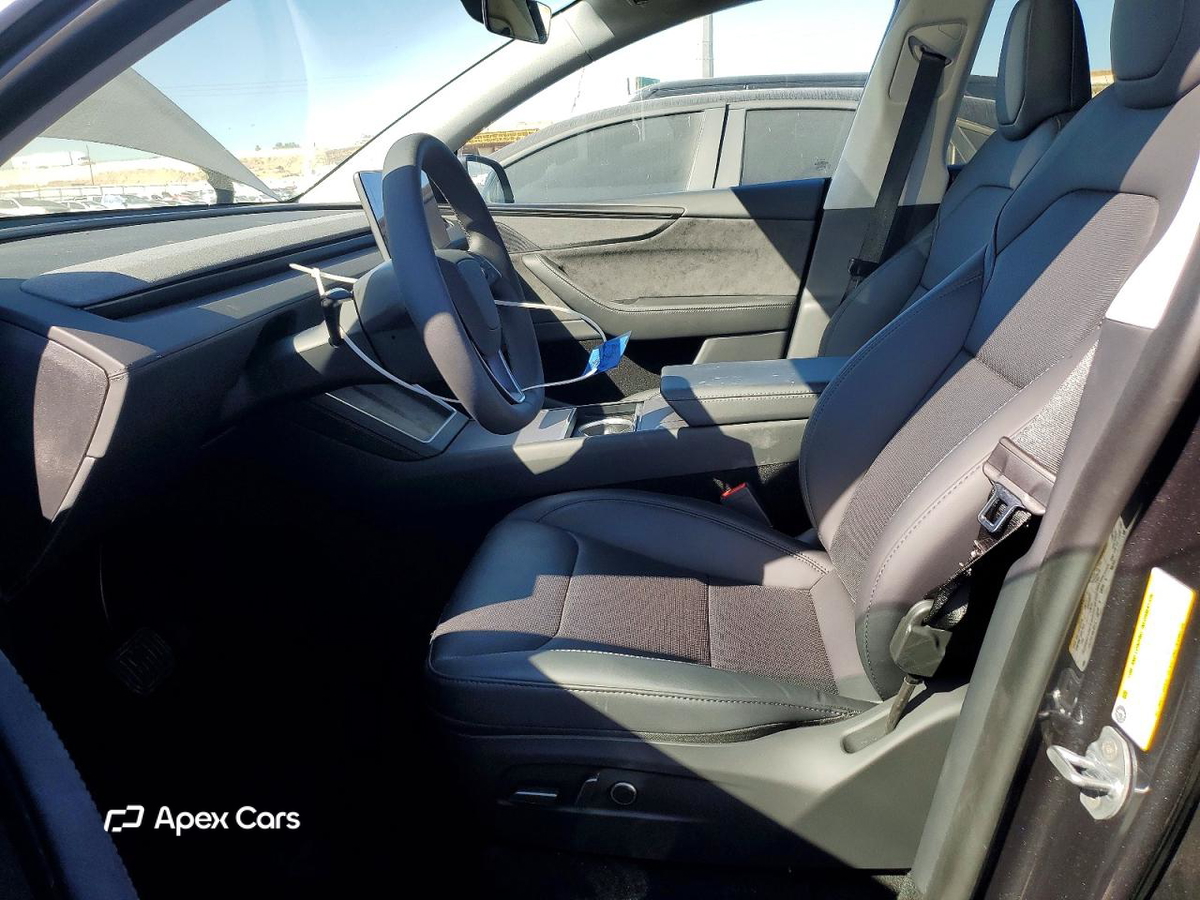 Tesla Model Y 2026