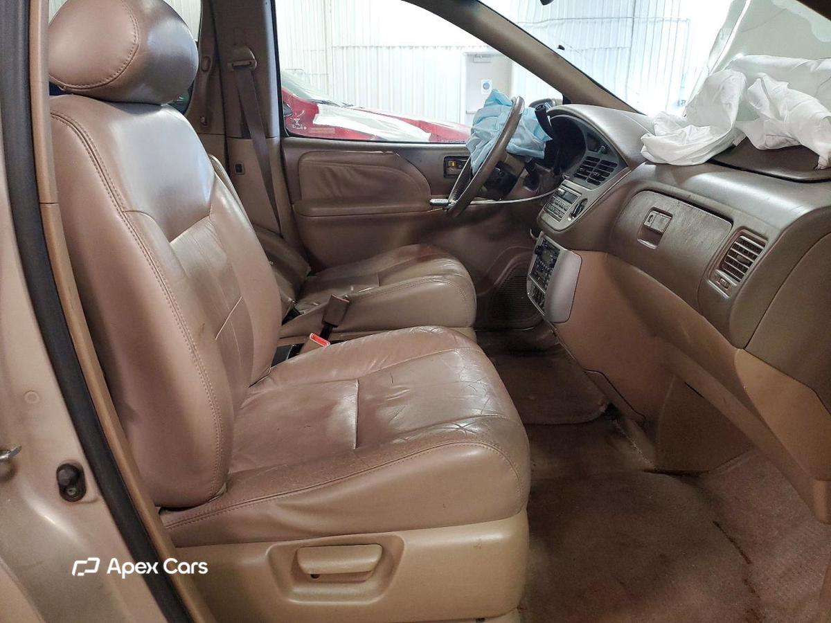 Toyota Sienna 2003