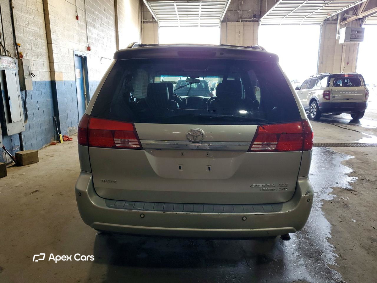 Toyota Sienna 2005