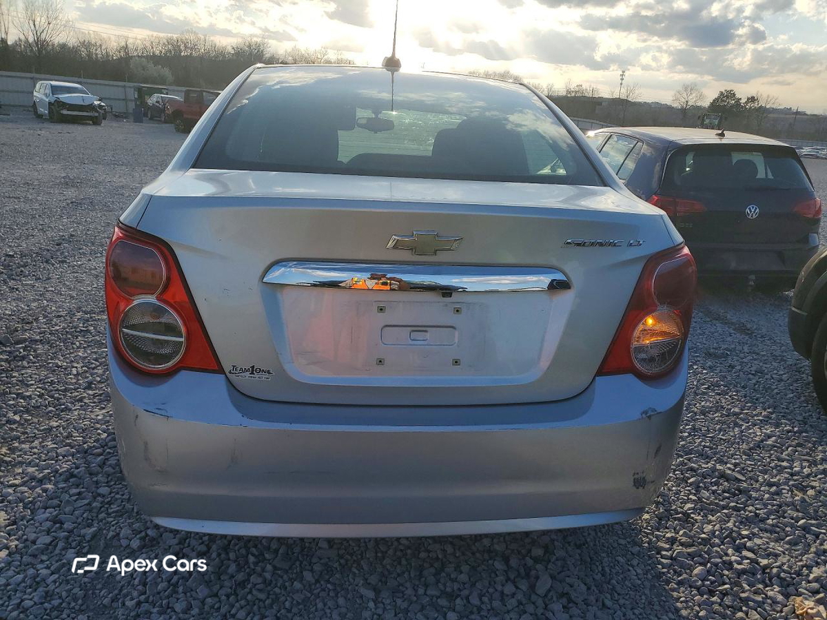 Chevrolet Sonic 2015