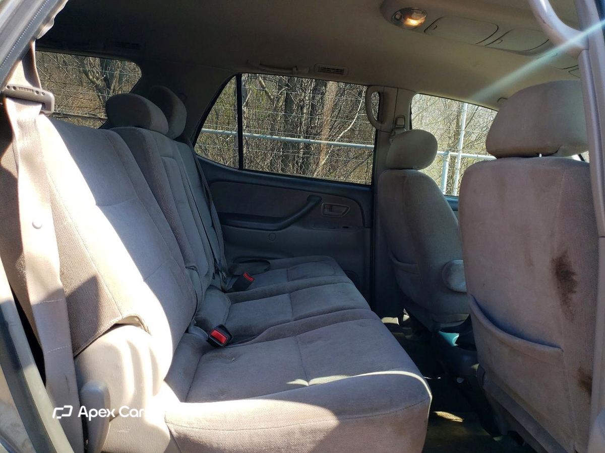 Toyota Sequoia 2004