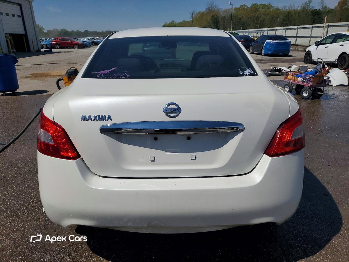 Nissan Maxima 2010