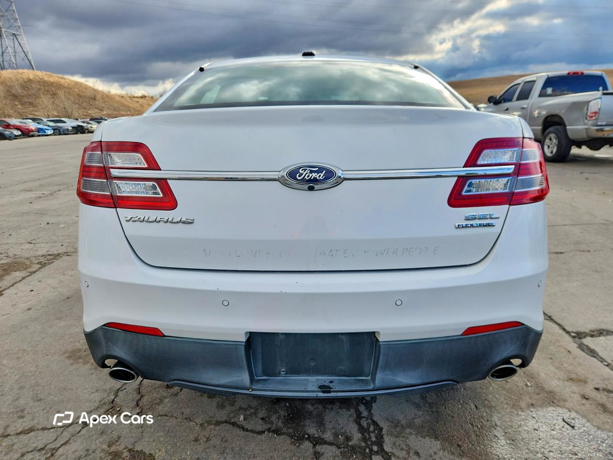 Ford Taurus 2015