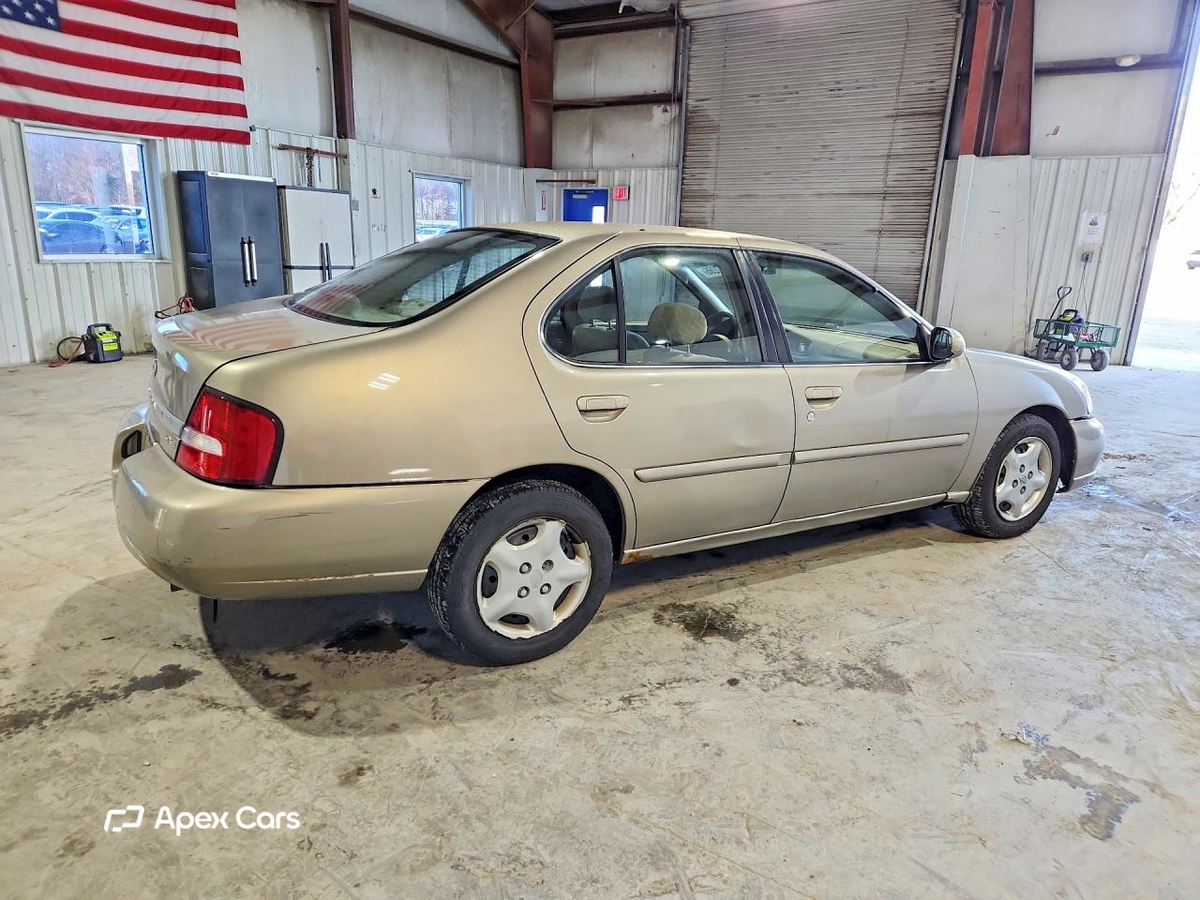 Nissan Altima 2000