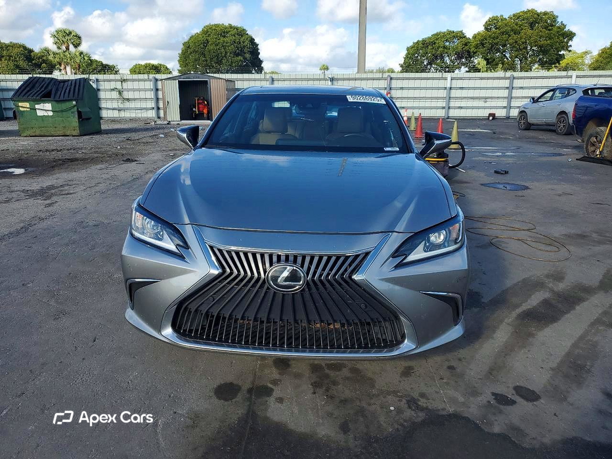 Lexus ES 2019