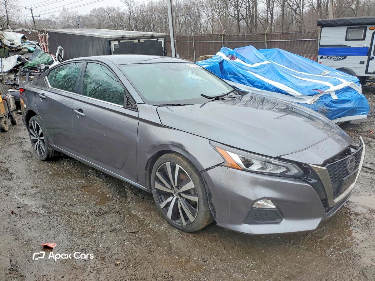 Nissan Altima 2021