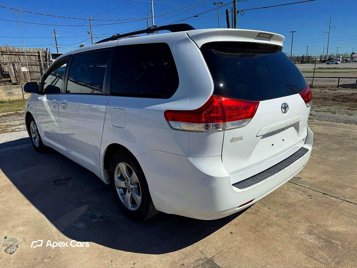 Toyota Sienna 2012