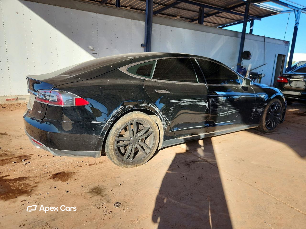 Tesla Model S 2015