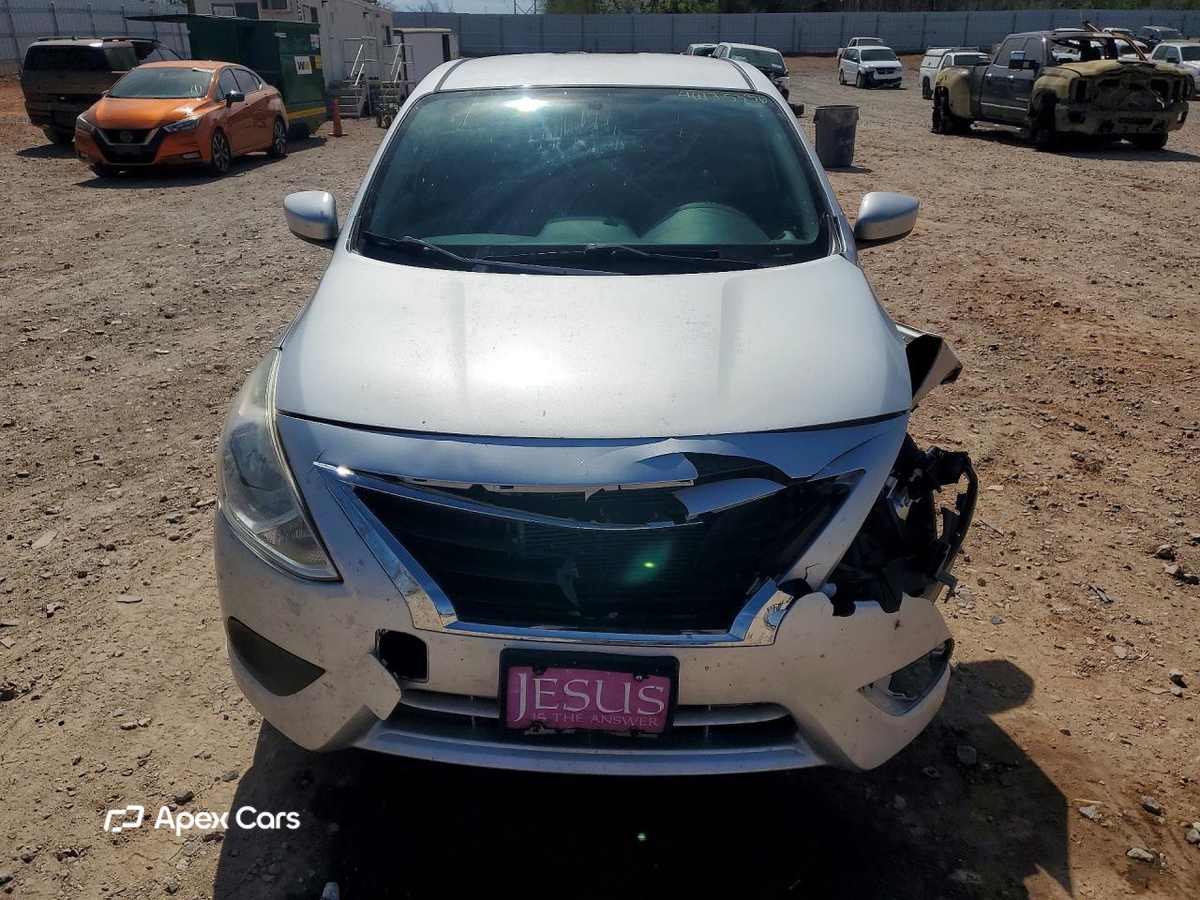 Nissan Versa 2015